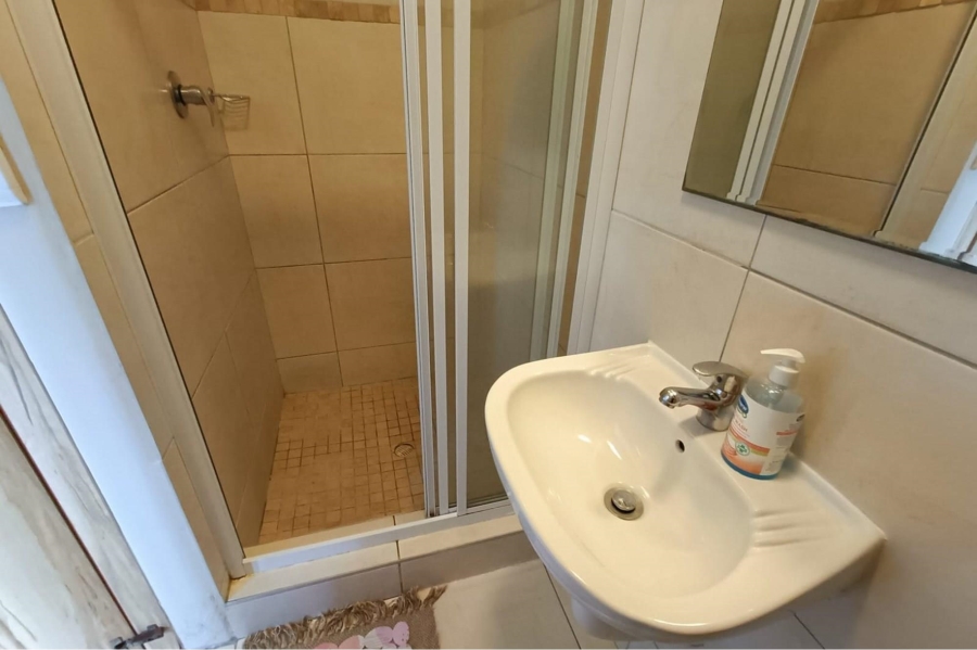 To Let 1 Bedroom Property for Rent in Table View Western Cape